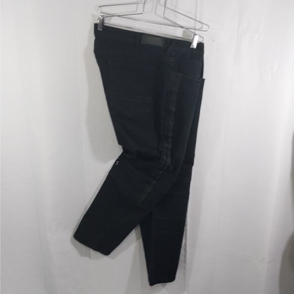 SEAN JOHN! RICH BLACK SIDE STRIPE, KNEE DETAIL DENIM 5 POCKET JEANS! SZ 44 X 29 - Picture 6 of 12